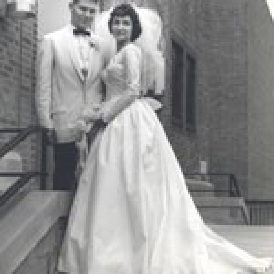 Leonard, Joan Thomas celebrate 50th wedding anniversary