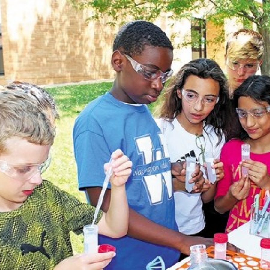 Mehlville students visit Curiosity Cube