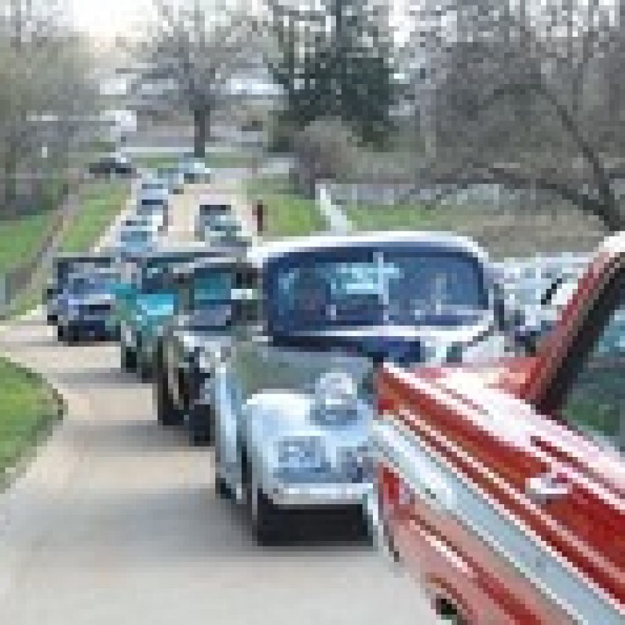 Memories Car Club revs up monthly cruises