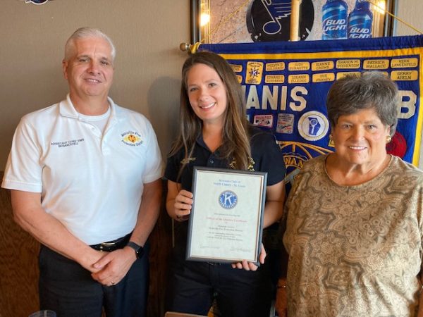Kiwanis presents certificate to MFPD paramedic