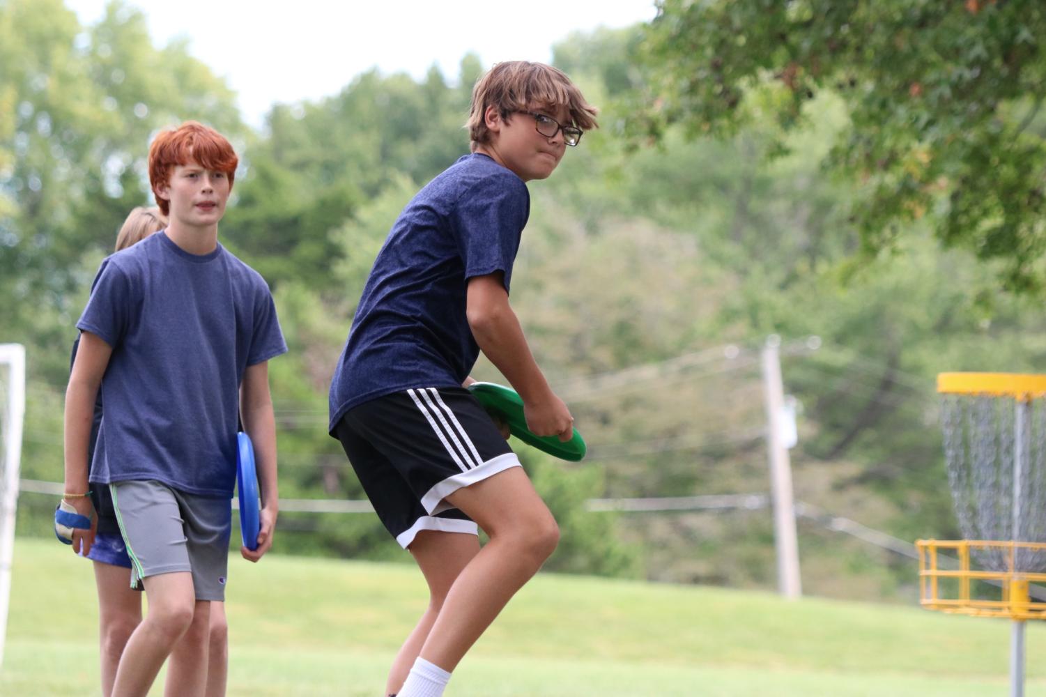 Oakville Middle Students Tee Off On District S New Disc Golf Course   OMS Disc Golf Course 