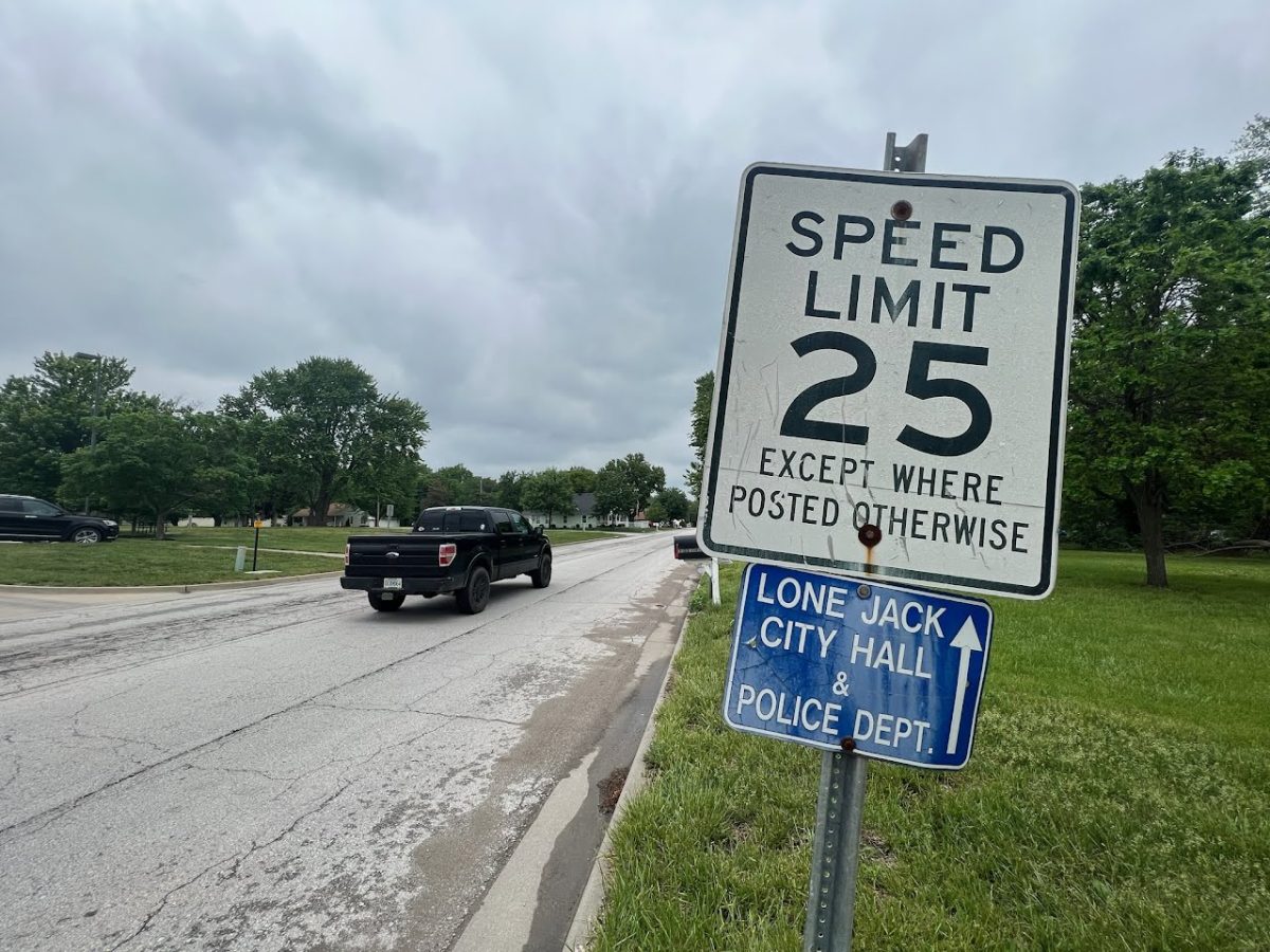 Missouri drivers violating the rules of the road are eligible for a second penalty — for texting and driving. (Annelise Hanshaw/Missouri Independent).
