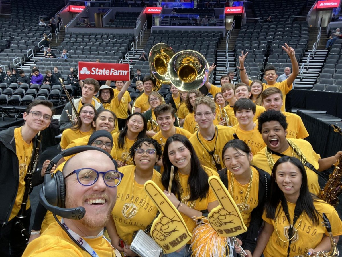 Lindbergh High musicians rally for Valparaiso at Arch Madness