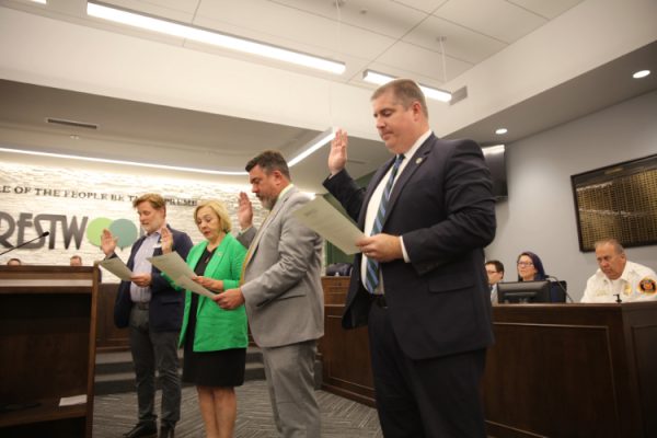 Crestwood honors past city officials, swears in new aldermen