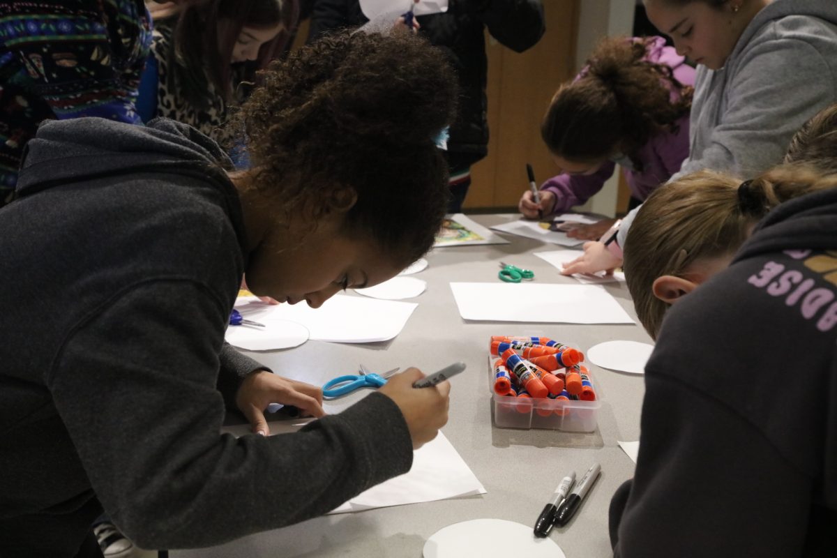 Students trace circles that will later be cut out and used for their ornaments.