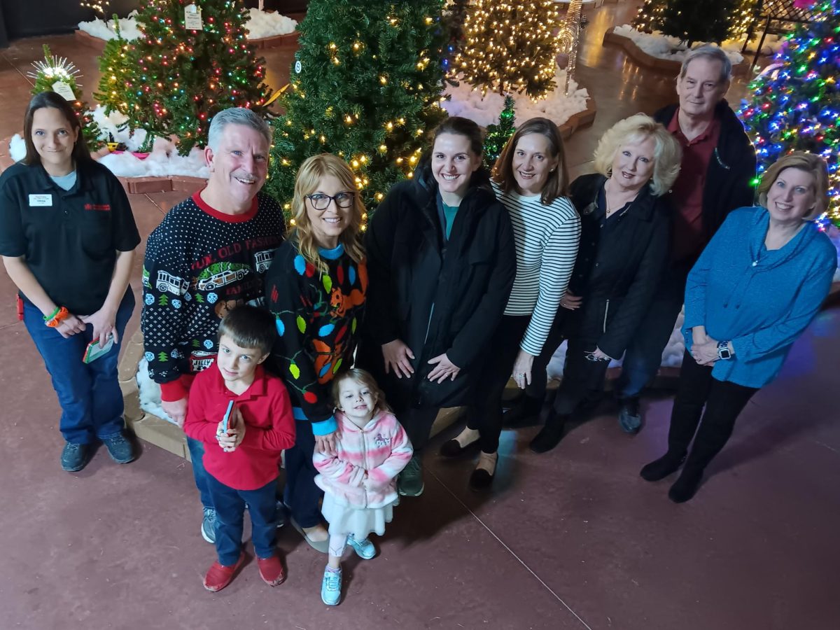 From left to right: Chrissy Cooper, Manager Handyman Hardware; Kim Everding, Runner Up "Most Creative" and family; Jill Magoc, "Most Attractive"; Michele Stevenson, Runner Up "Most Attractive"; Drew and Ruth Starr; Sue Middendorf, branch manager, Coldwell Banker – Realty Gundaker. Eric Glosemeyer, "Most Creative" not pictured.


