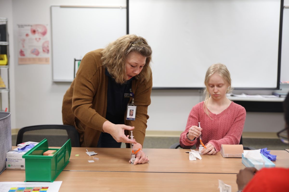 A Chamberlain University faculty member demonstrates how to draw injections.