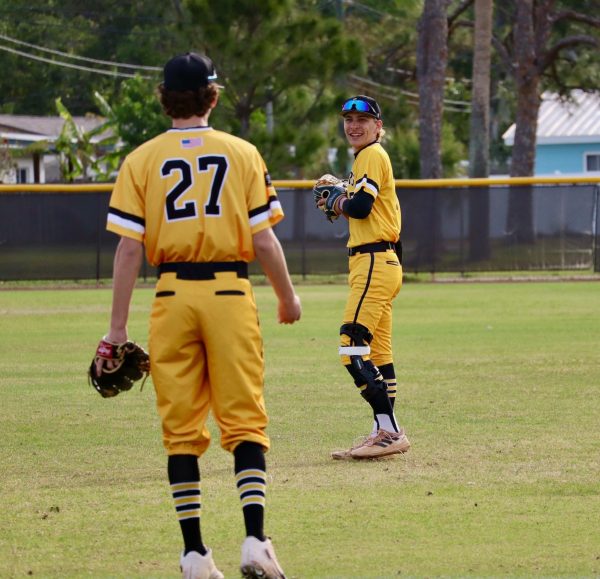 Lutheran South baseball donates to Florida food pantry over spring break