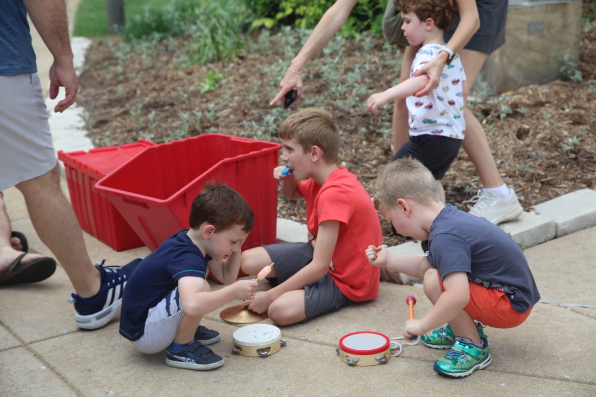 Some attendees enjoyed the music and ice cream over the machines. 