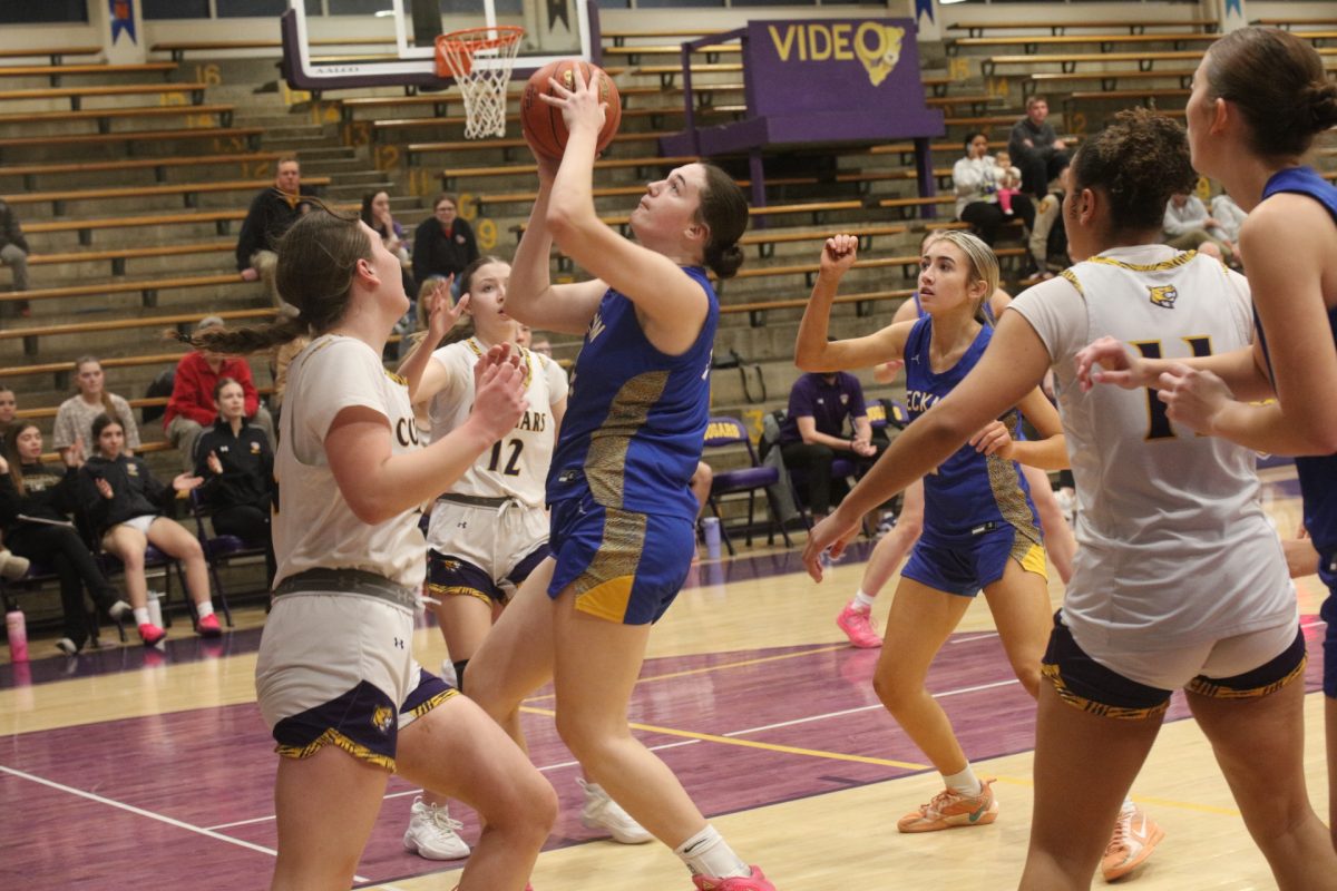 Seckman's Mollie Bailey gets ready to shoot.