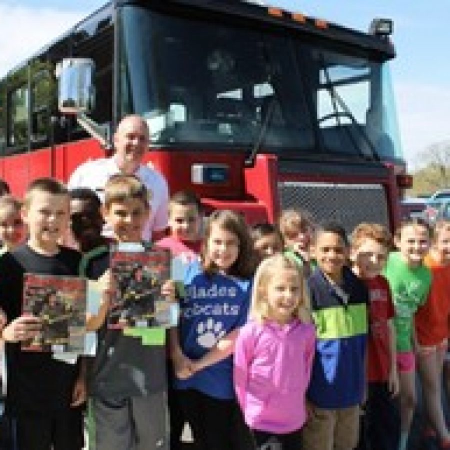 Mehlville Fire Protection District Captain Kevin Reis recently visited Blades Elementary to meet with third-graders. 