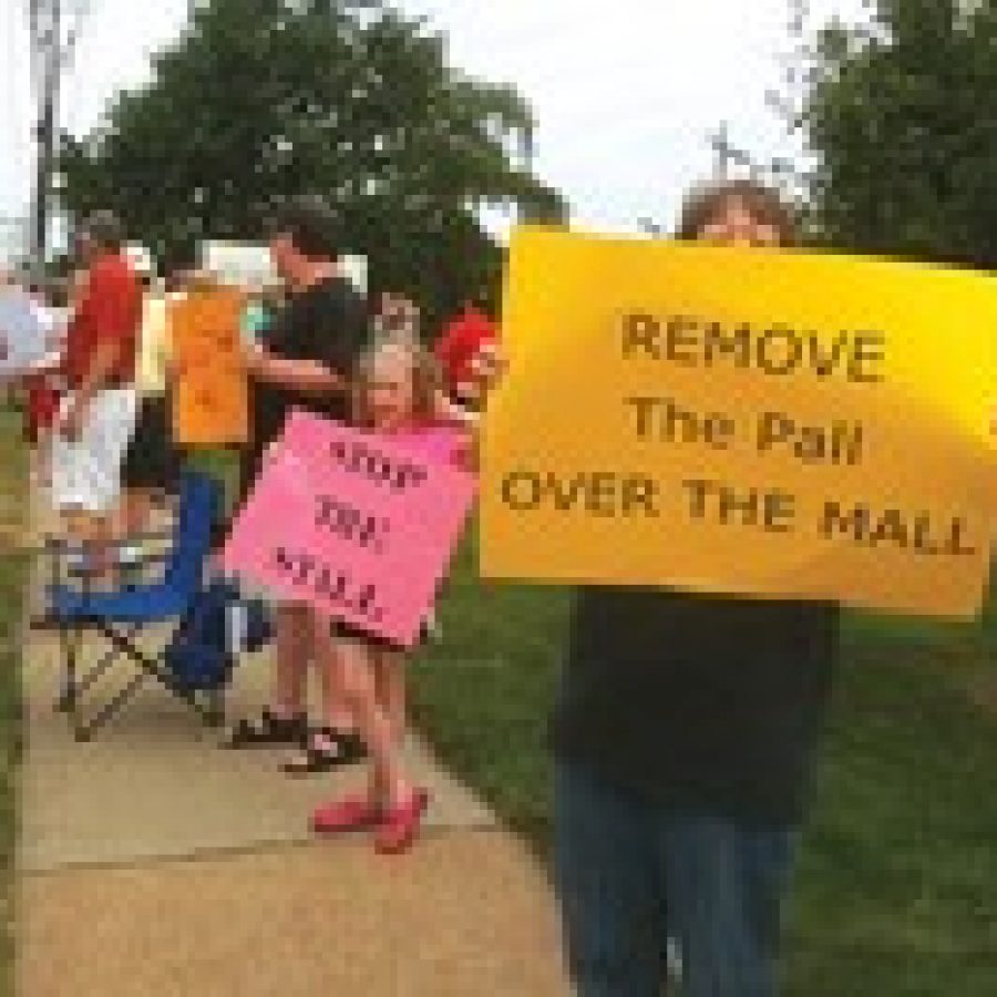 Roughly 100 people participated in a rally last week to implore the Board of Aldermen to reconcile their differences and unite their efforts toward redevelopment of Crestwood Court, according to a news release. Participants carried signs calling for city officials to Remove the Pall Over the Mall and Stop the Stall and move forward with redevelopment. The rally was organized by Metropolitan Congregations United and city residents. Gloria Lloyd photo. 