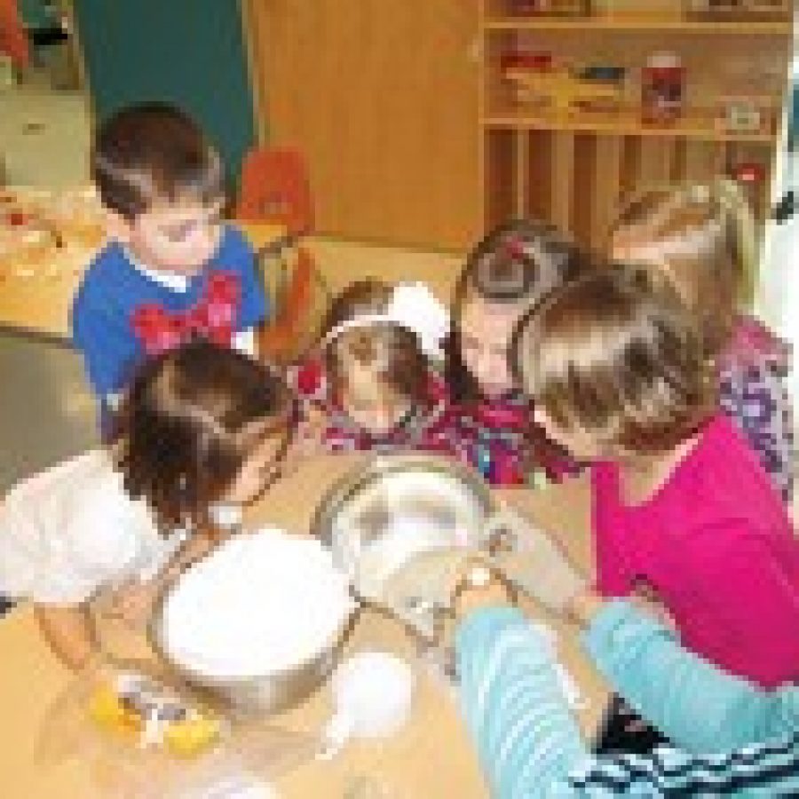 Lindbergh preschoolers make Snow Ice Cream
