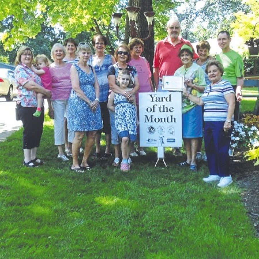 Mehlville Garden Club presents awards