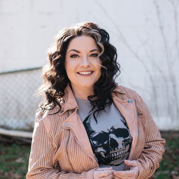 Ashley McBryde performing in St. Louis