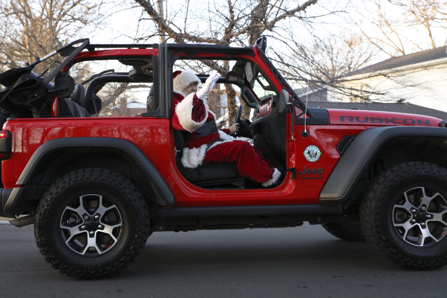 PHOTOS: Santa makes his annual visit to Crestwood … on a 260-horsepower  open sleigh – St. Louis Call Newspapers