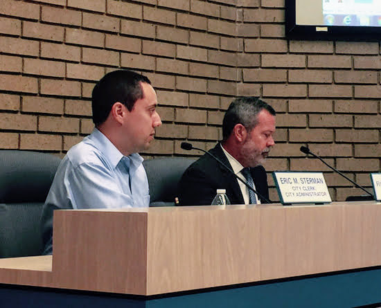 Former Sunset Hills City Administrator Eric Sterman, left, and City Attorney Robert E. Jones during a meeting of the Board of Aldermen in 2017.