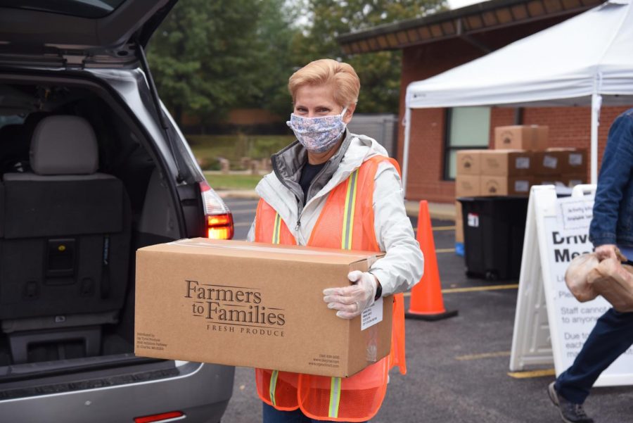 Fresh produce distribution at the St. Louis County Library in 2020. 