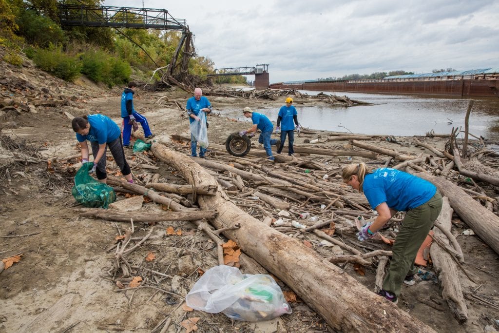 Volunteers help out during the 2015 River des Peres Trash Bash.