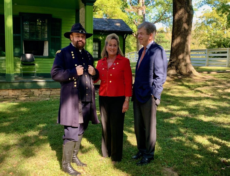 Roy Blunt and Ann Wagner posing with a Ulysses S. Grant actor.