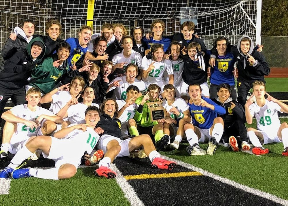The+Lindbergh+boys+soccer+team+celebrates+Nov.+6+after+winning+its+first+district+championship+in+21+years%2C+in+overtime+against+Mehlville.