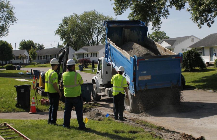 Workers+get+ready+to+fill+in+dirt+from+Missouri+American+Water%E2%80%99s+water+main+replacement+project+near+Fatima+Drive+and+Kammerer+Avenue+in+Affton.+The+project+was+part+of+the+water+utility+comany%E2%80%99s+plan+to+replace+224%2C000+feet+of+water+main+this+year%2C+approximately+42+miles+of+the+4%2C500+miles+of+main+that+the+company+oversees.+