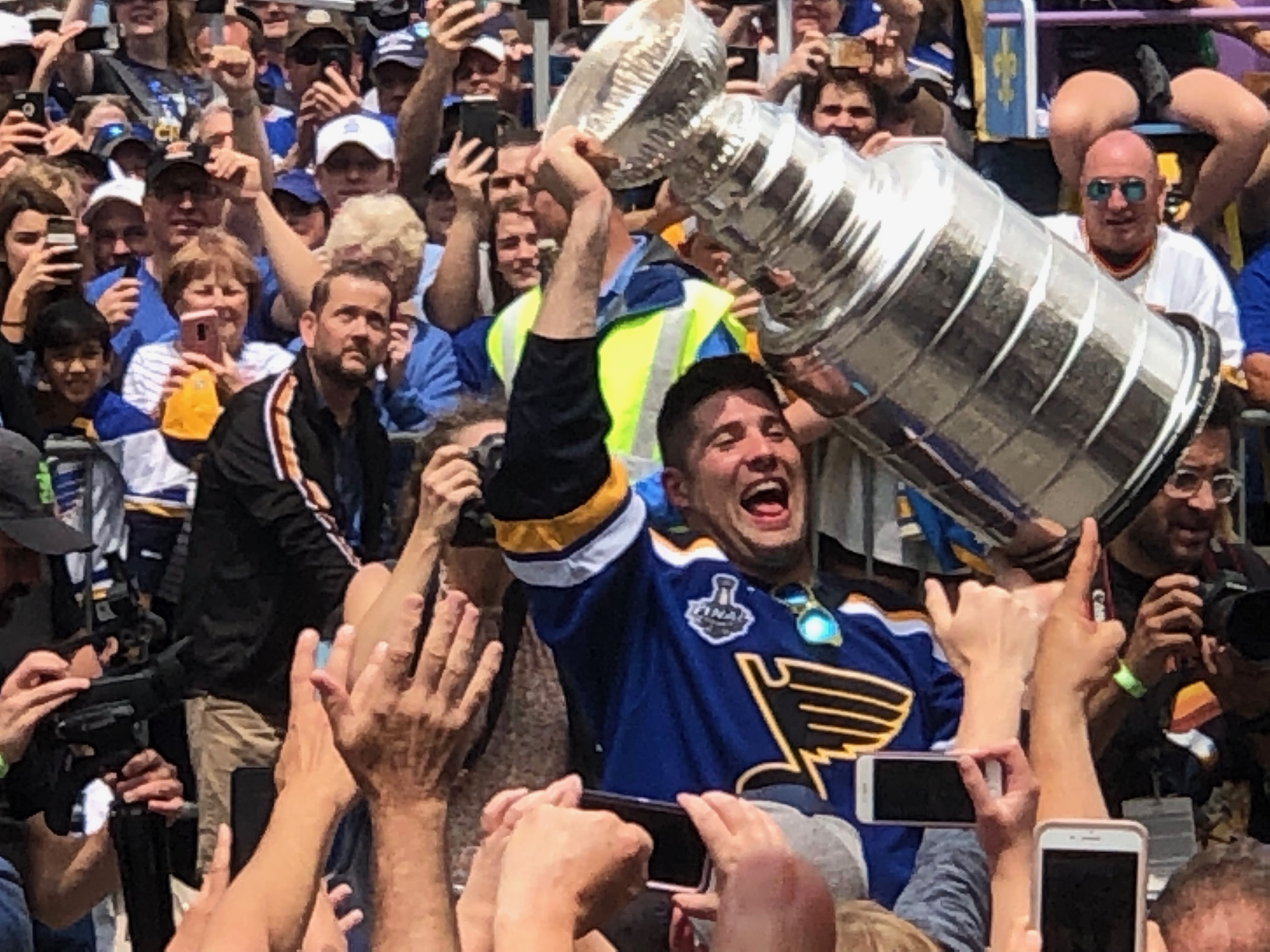 PHOTOS: See highlights from Saturday&#39;s Stanley Cup parade and local bands - Call Newspapers