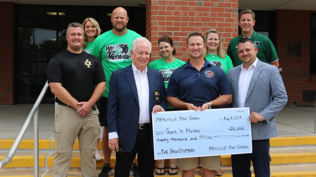 Mehlville+donates+%2420%2C000+to+BackStoppers+in+memory+of+alumni+Officer+Langsdorf