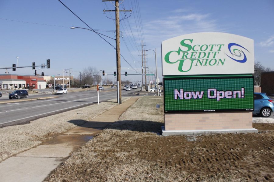 The+sign+at+Scott+Credit+Union+in+Crestwood+along+Watson+Road.+
