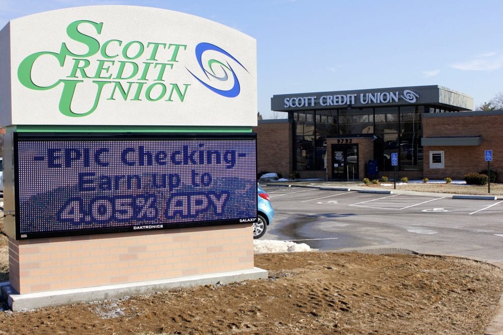 Scott+Credit+Union+in+Crestwood+uses+an+electronic+messaging+sign.