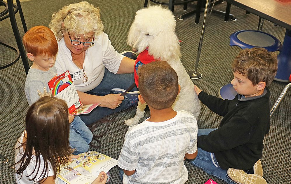 Students+reading+goes+to+the+dogs