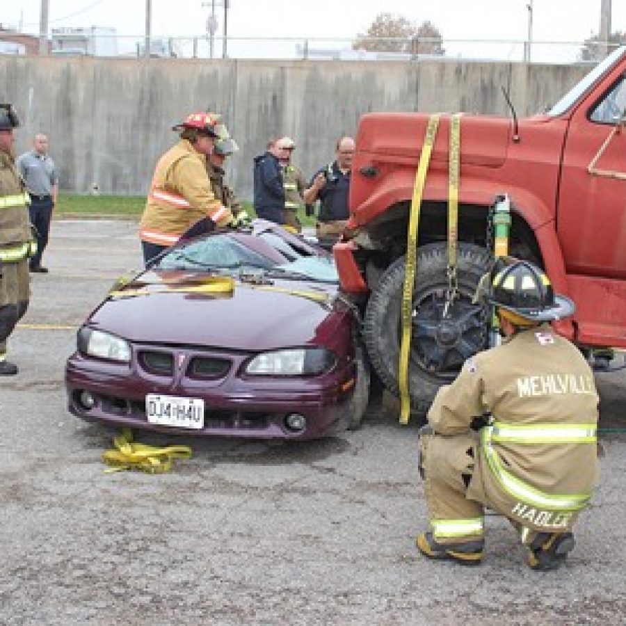 Firefighters participate in Heavy Extrication Class