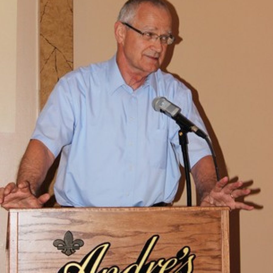 Interim Mehlville Superintendent Norm Ridder addresses the crowd at Andres last week. 