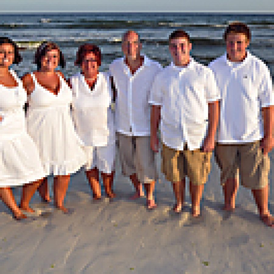 Mike and Dede Bellinger renewed their vows during a beach ceremony.