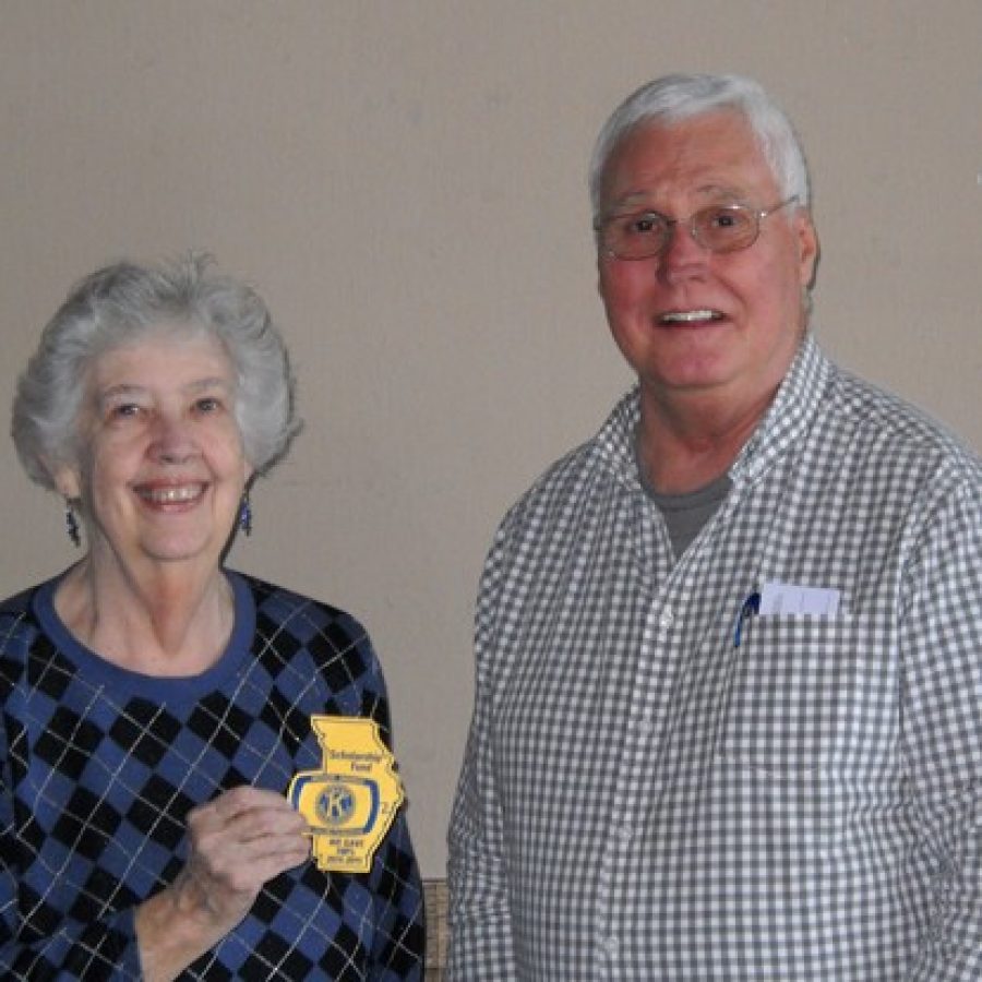 Kiwanis governor honors south county club