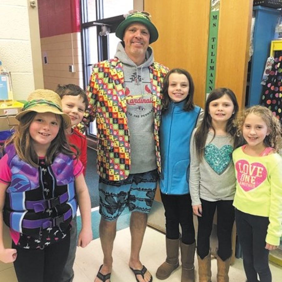 Kennerly students celebrate Beach Day
