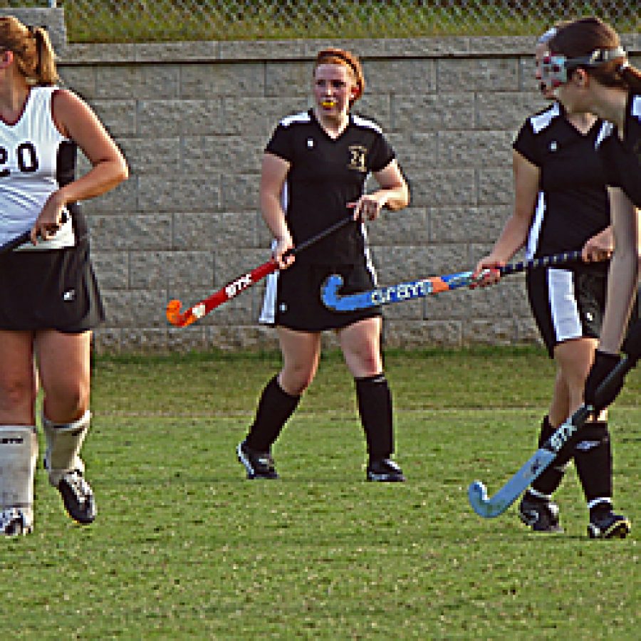 Oakville varsity field hockey team on a roll