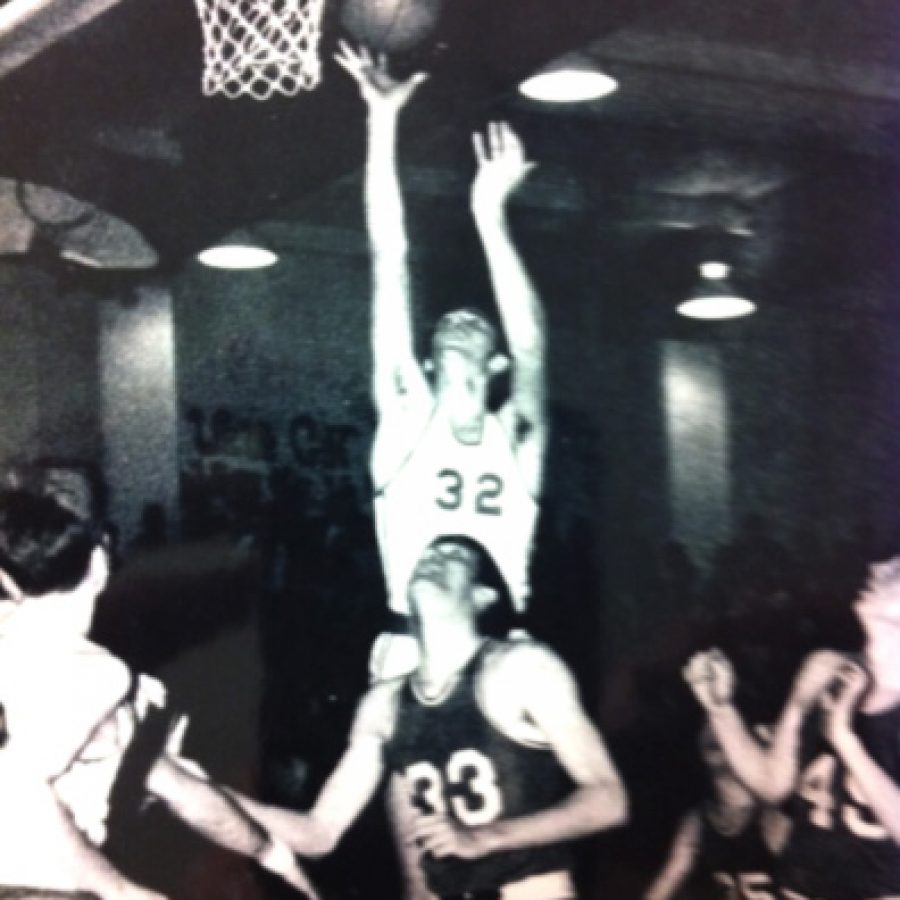 Gary Link, No. 32, scored 706 points in 1970, earning him the title of a Lindbergh High School record holder. The Lindbergh basketball program will retire Links number next week.
