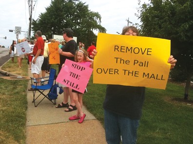 Roughly 100 people participated in a rally last week to implore the Board of Aldermen to reconcile their differences and unite their efforts toward redevelopment of Crestwood Court, according to a news release. Participants carried signs calling for city officials to Remove the Pall Over the Mall and Stop the Stall and move forward with redevelopment. The rally was organized by Metropolitan Congregations United and city residents. Gloria Lloyd photo.